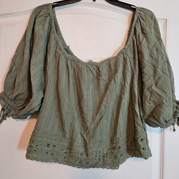 NWOT American Eagle Olive Green Eyelet Half Sleeve Wide Neck Puff Sleeve Top L - Picture 4 of 6